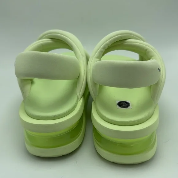 Nike
Air Max Isla "Barely Volt" sandals green size 9 women’s - Picture 4 of 6